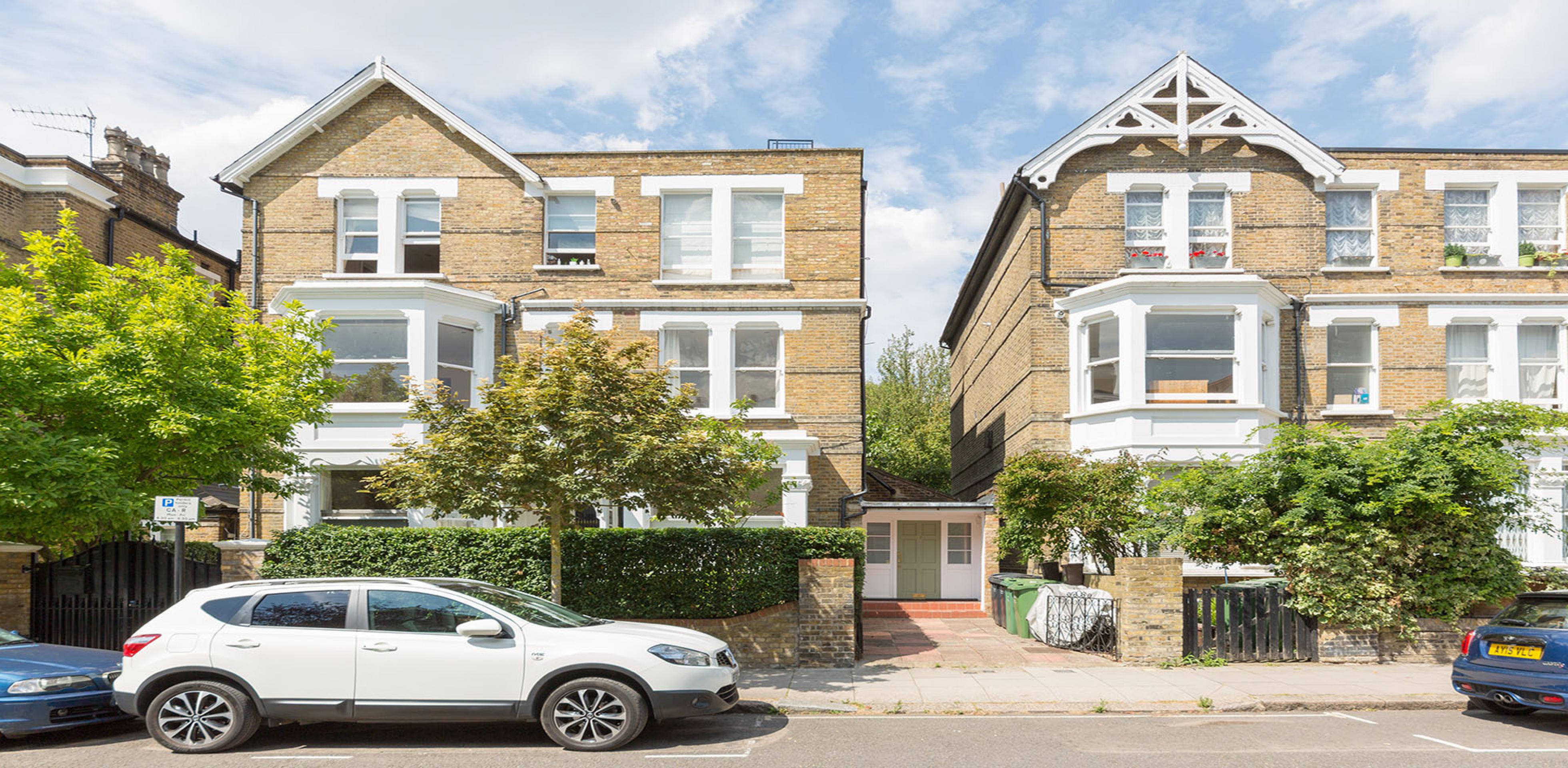 			1 Bedroom, 1 bath, 1 reception Flat			 Priory Road, WEST HAMPSTEAD NW6